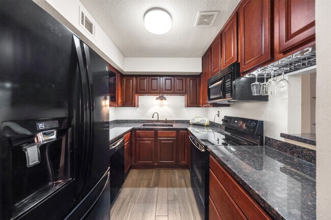 Photo - 1880 White Oak Dr Unidad 181