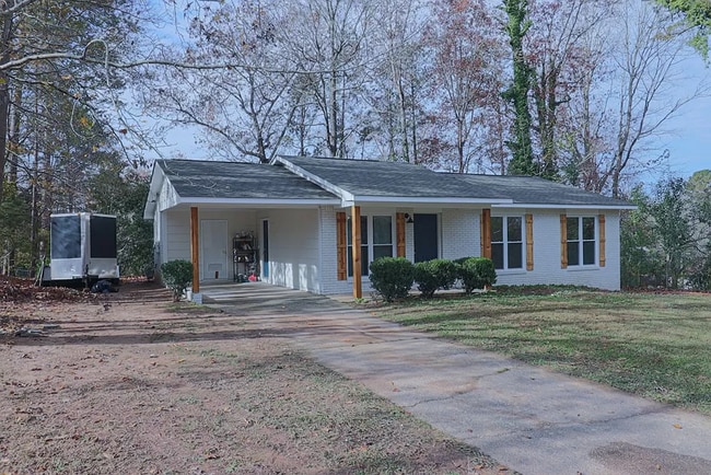 Photo - CUTE COZY HOME READY FOR RENT FROM MAY 10TH!