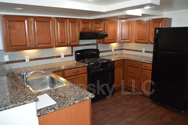 Building Photo - 4901 N 18th St Unit Apt G