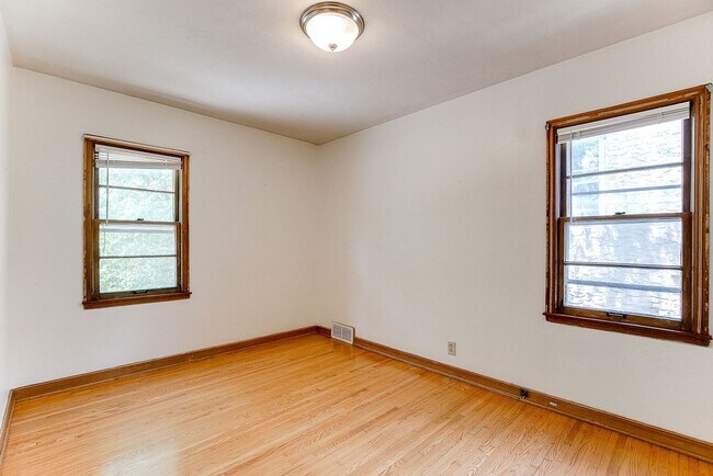 Photo - 865-SNELL Unit 1