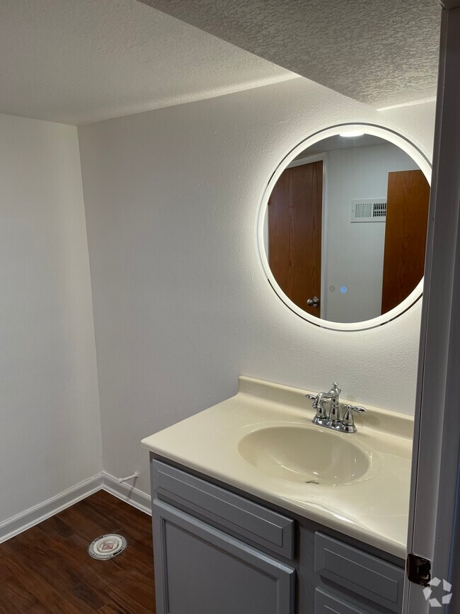 Building Photo - 1217 Scott Ave Unit Scott Ave Rental