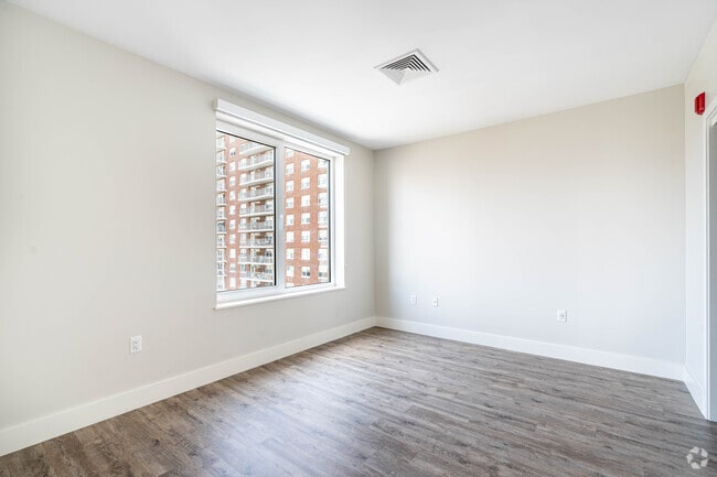 2 BR, 2 Ba - 1,000 SF - Primary Bedoom2