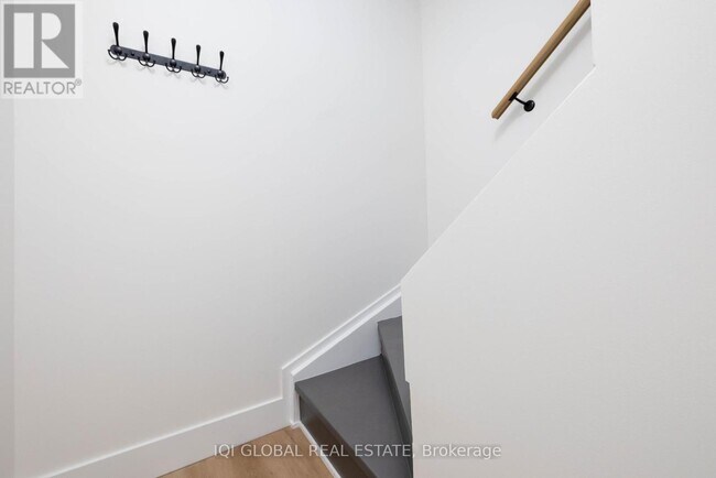 Photo - 1502 Dufferin St Unit 3rd Flr