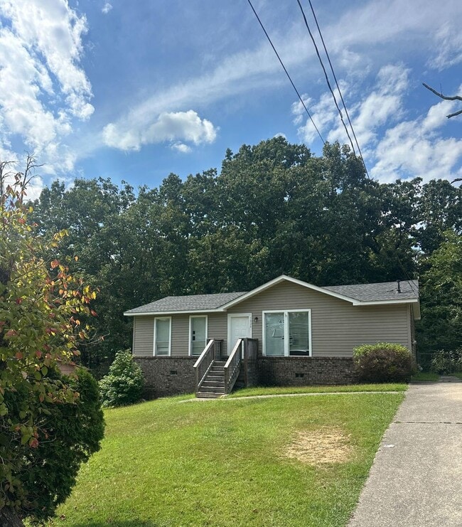 Building Photo - Cozy 3BR Home with Deck, Porch & Storage Space
