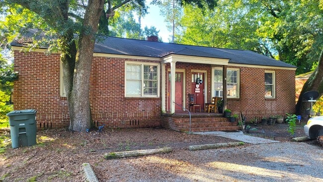 Building Photo - Two Bedroom Apt For Rent in Sumter SC! Two...