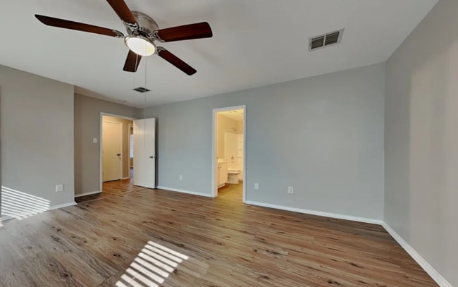 Photo - 1501 Queens Brook Ln