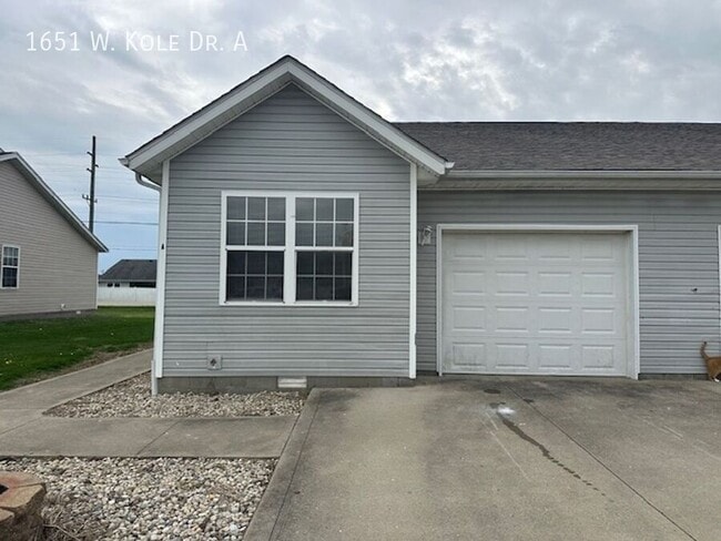 Building Photo - 1651 W Kole Dr