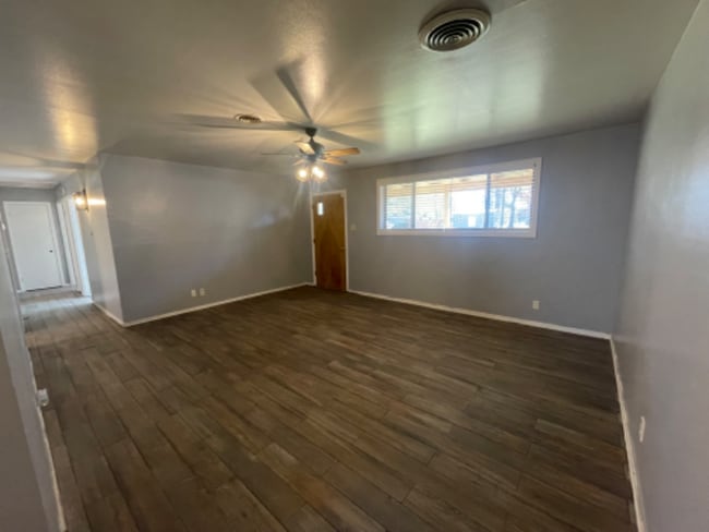 Photo - 207 Monroe Dr