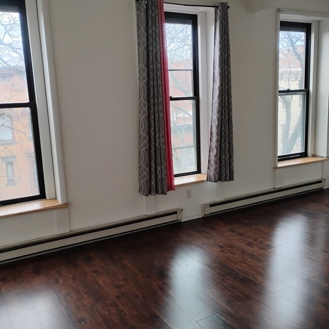 Photo - 137 Lancaster St