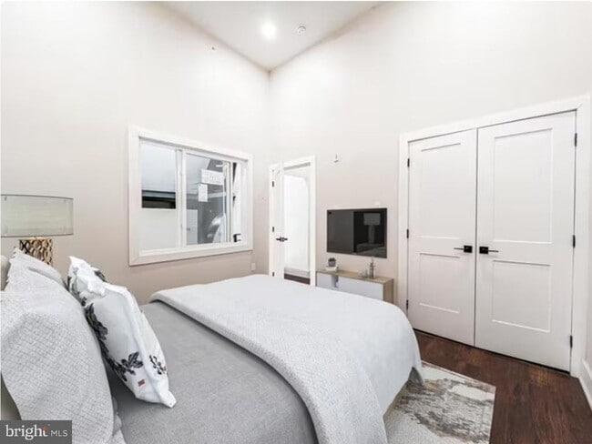 Photo - 5250 Wayne Ave