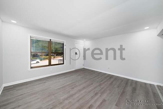 Photo - 575 Springwood Dr