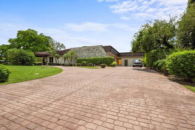 Photo - 5304 Woodlands Blvd