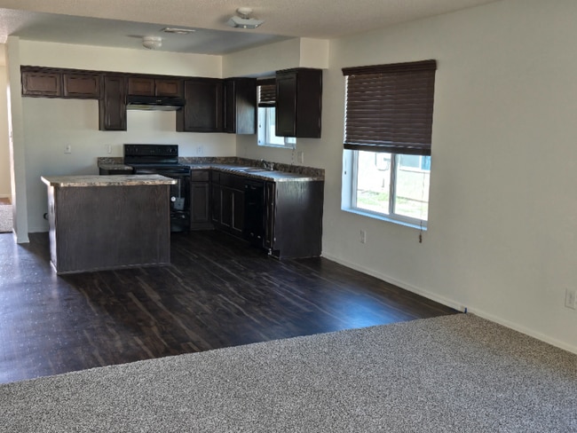 Photo - 953 S 47th Dr