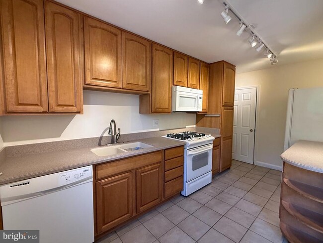 Photo - 1049 Winsford Rd