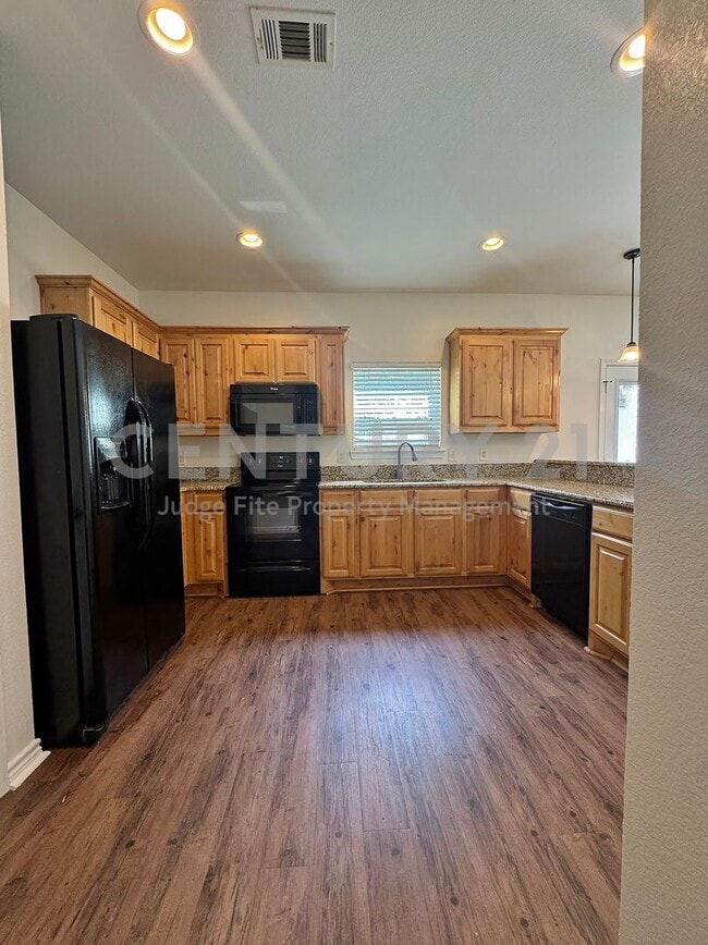 Photo - Charming, 2-Story 3/2.5/1 Duplex Ready For Move-In!