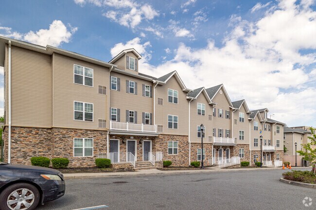 Photo - Riverside Arms Apartments