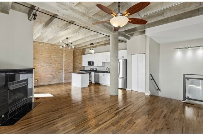 Photo - 809 E 40th St Unidad 3-5