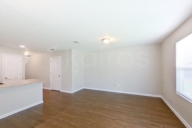 Photo - 1303 Mull St