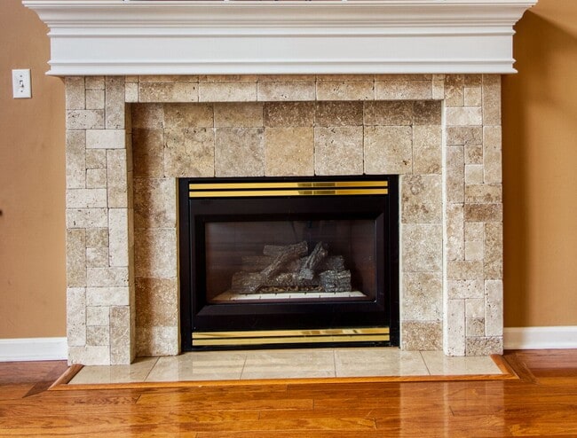 Photo - 1160 Hawthorne Ln