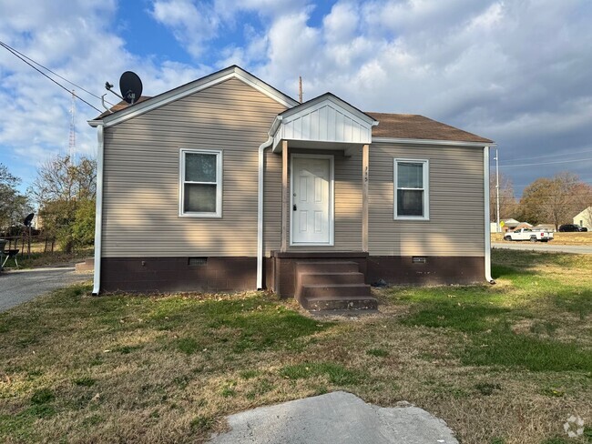 Building Photo - Welcome to this charming 2 bedroom, 1 bath... Rental