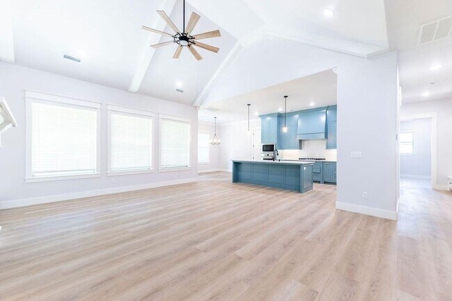 Photo - 5 bedroom CUSTOM BUILT home in Elm Springs MUST SEE