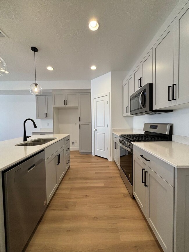 Photo - WOODLAND ESTATES: Townhome - Excellent Location!