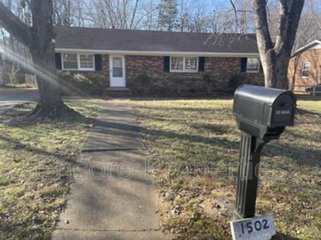 Photo - 1502 Larson St