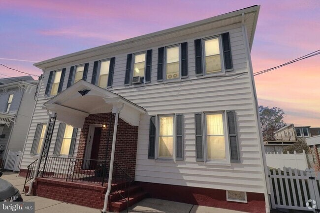 Building Photo - 56 N Nice St Unit 2L Rental