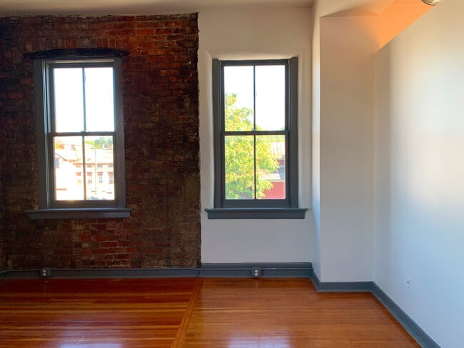 Photo - 913 Monmouth St Unit 913-3C