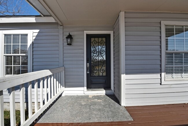 Photo - Stylish and Spacious 4-Bedroom Home PLUS C...