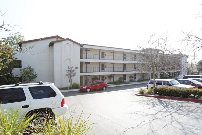 Photo - Glen Oaks Apartments
