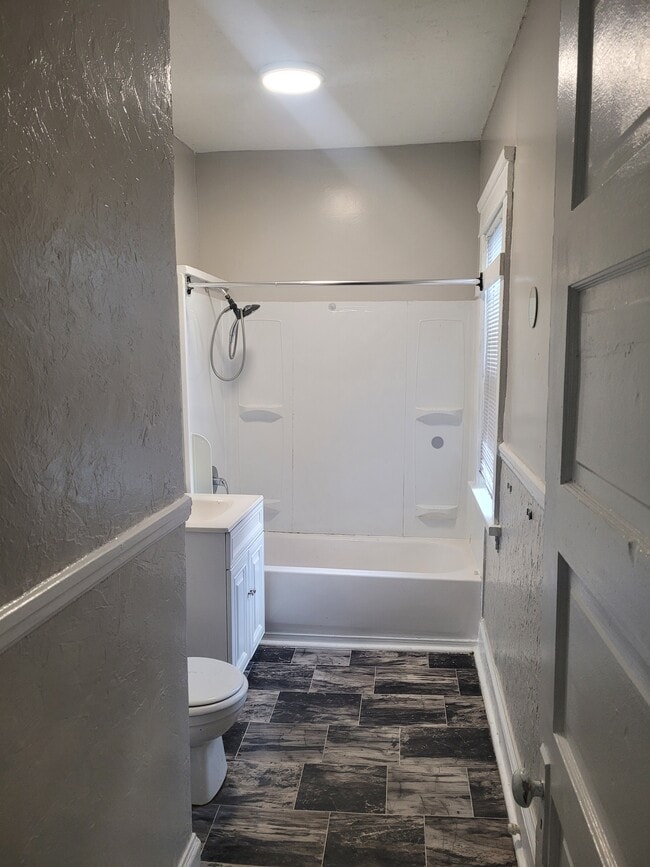 Baño - 9703 Denison Ave Unidad East