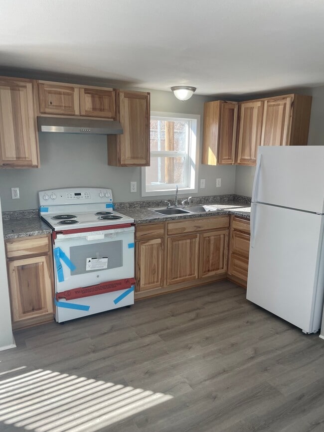 Photo - 2010 River Dr N