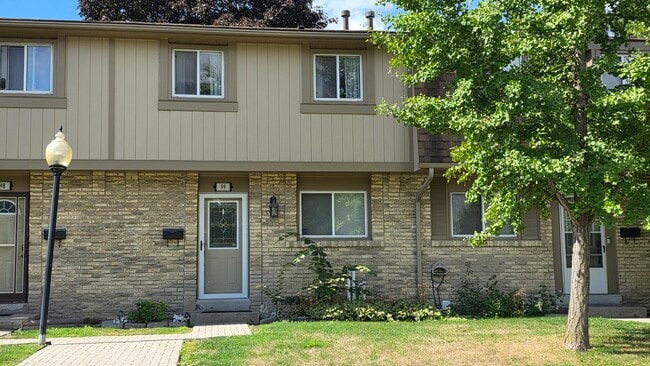 Building Photo - 81 Hansen Rd N