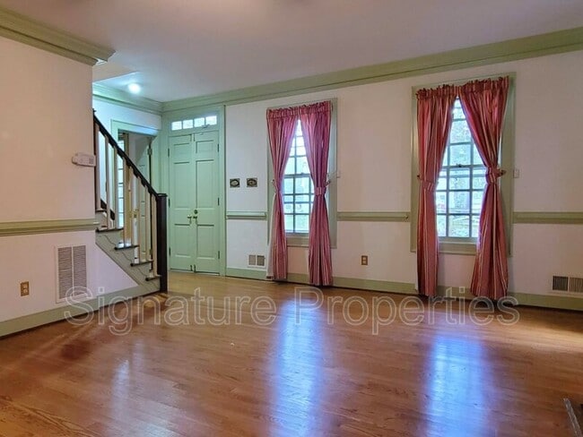 Photo - 2302 Mountainbrook Dr