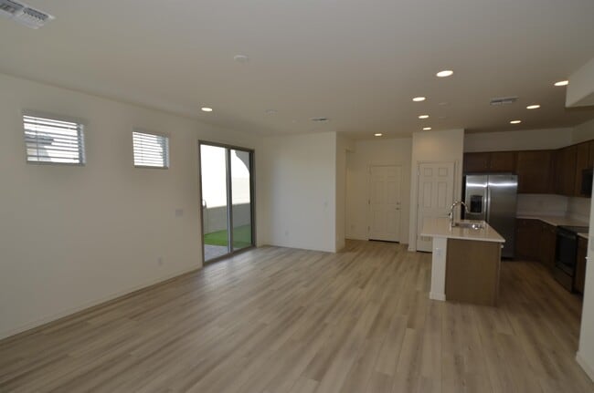 Photo - 1306 E Sparrow Dr