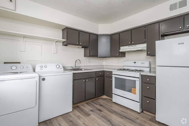 Upgrade 2BR, 1BA - 827SF - Kitchen