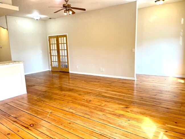 Photo - 1221 Caledonia St Unit Upstairs