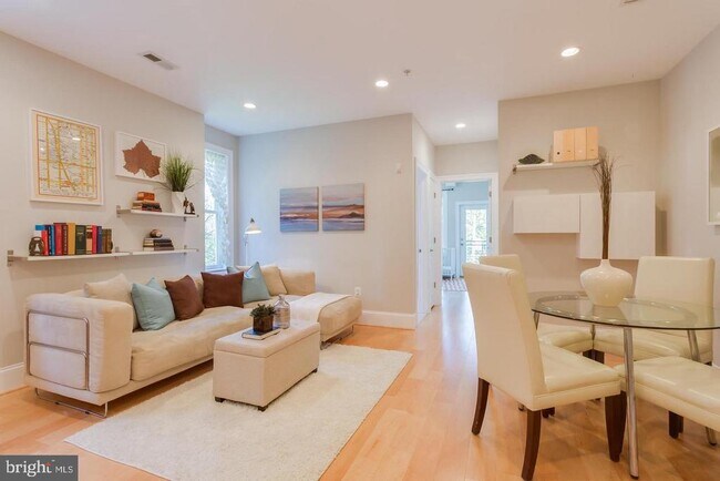 Photo - 3937 Davis Pl NW Unidad 3