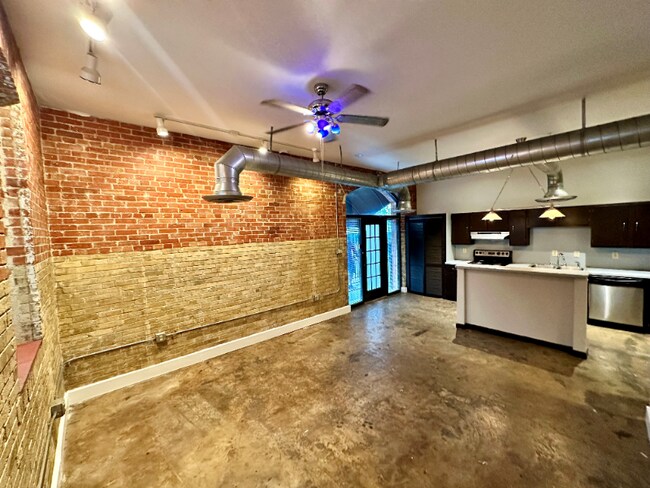 Photo - 710 S Medina St