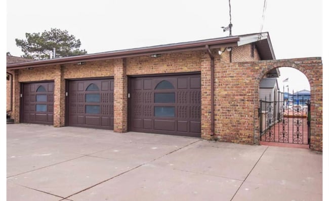 Photo - 32888 N River Rd