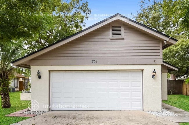 Photo - 701 Lakeside Pl