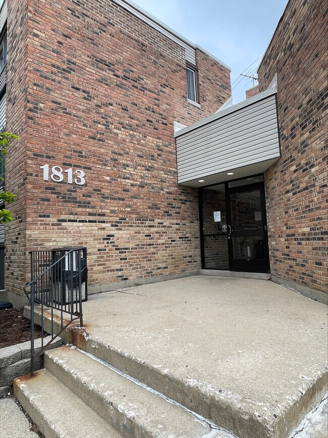 Building Photo - 1813 Hemlock Pl Unit 206 Rental
