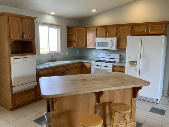 Photo - 401 Breeze Dr