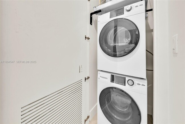 Photo - 530 SW 11th Ave Unit 201