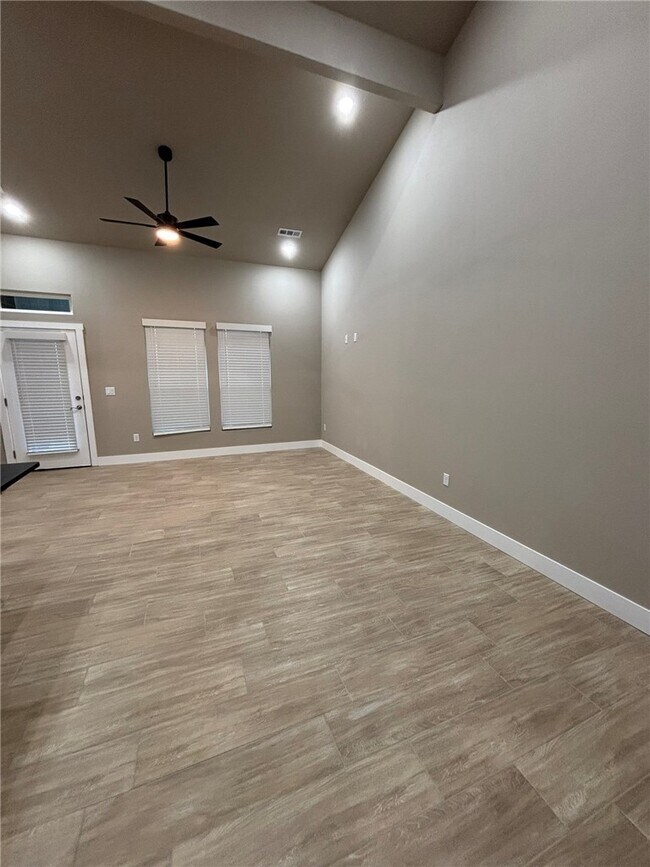 Photo - 470 Azurite Rd