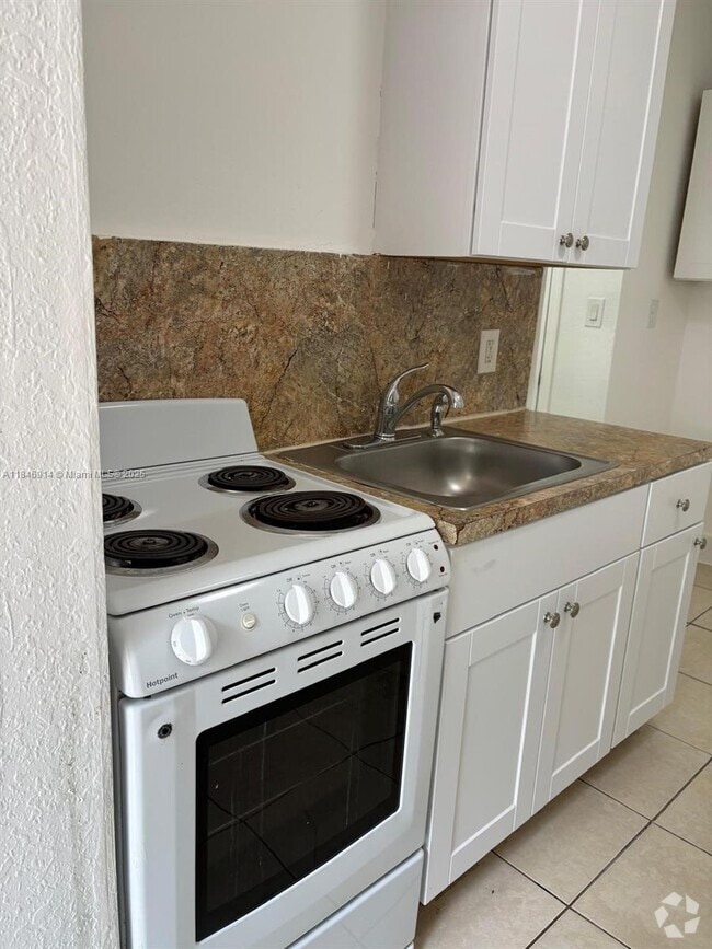 Building Photo - 6941 NW 4th Ave Unit Left Rental
