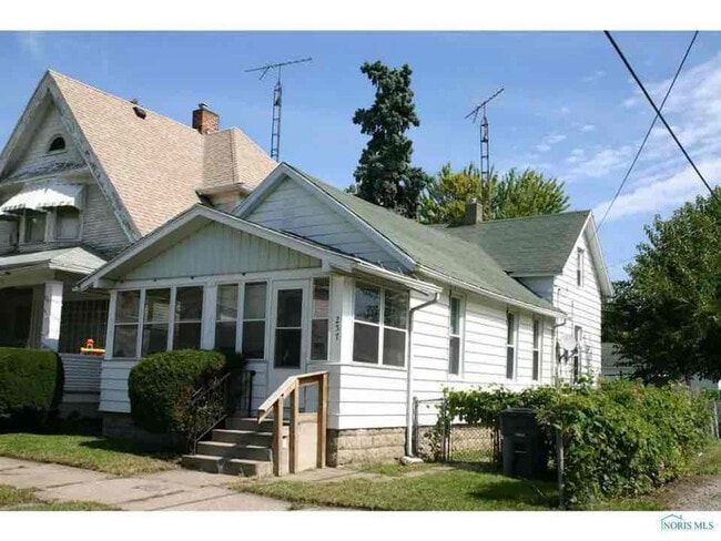Building Photo - 257 Wasaon St