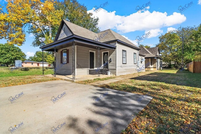 Building Photo - 419 N Grand Ave Rental