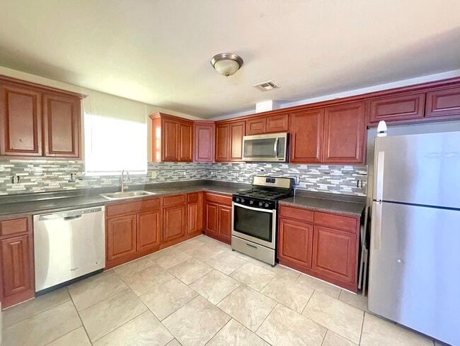 Photo - 270 S 20th St Unidad #2